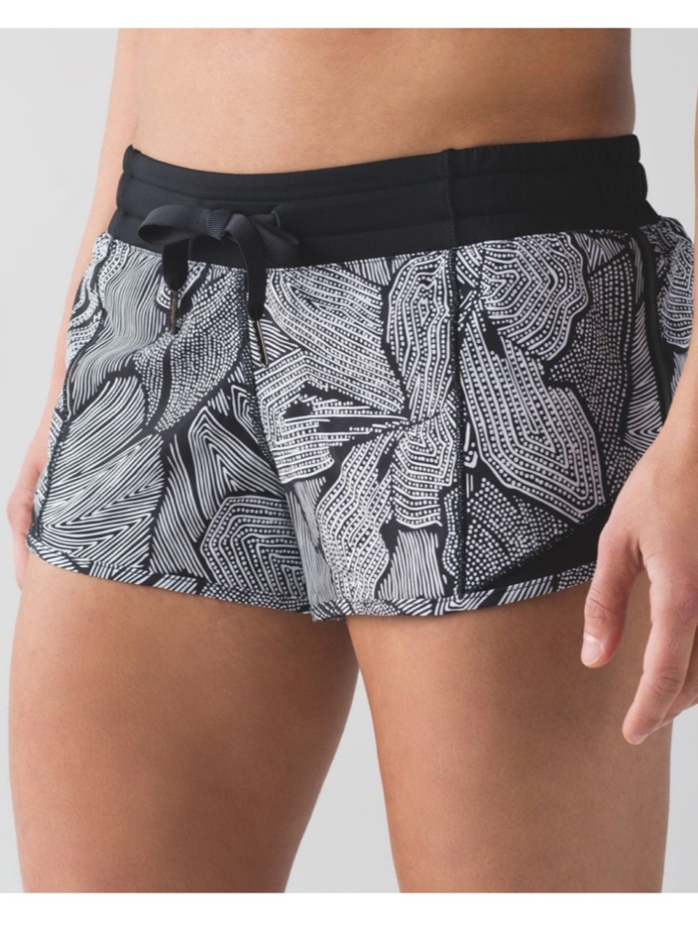 LULULEMON Hotty Hot Short 2.5" Dottie Tribe White Black Size 10
